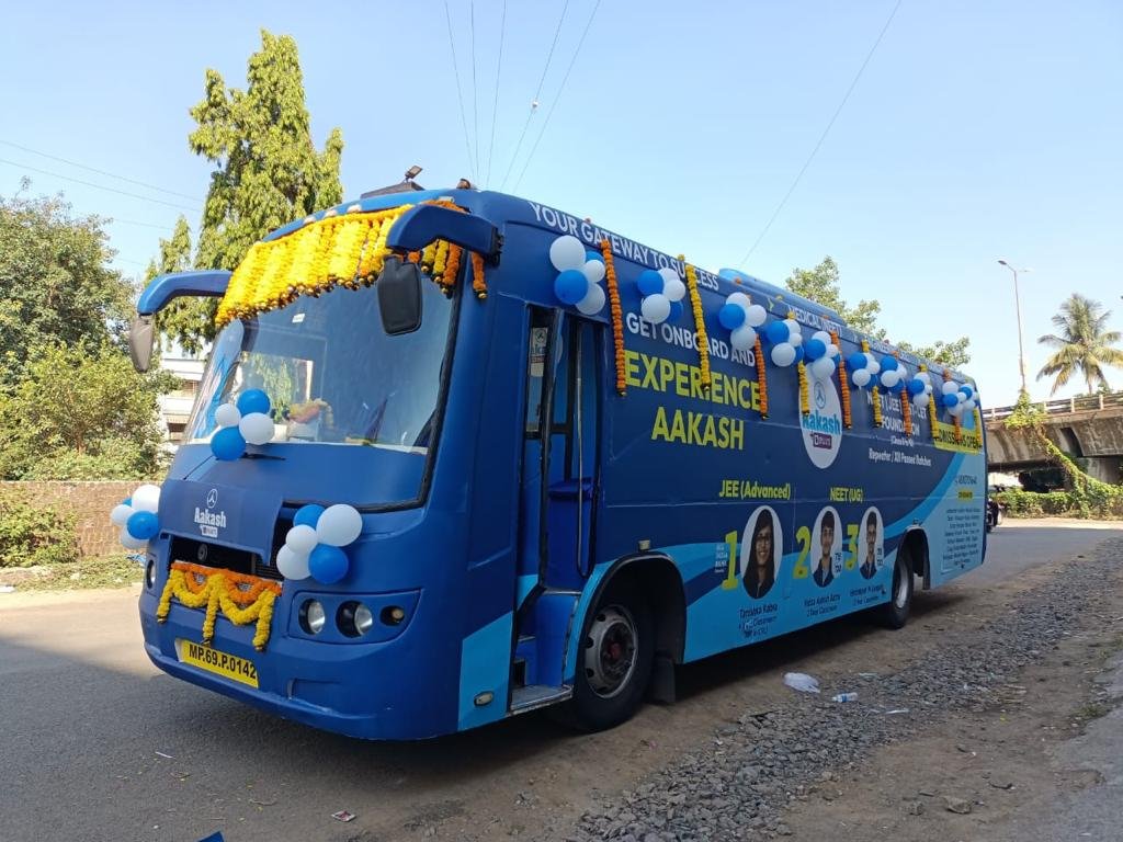 Revolutionizing Education Advertising: KD Kingdong's Innovative Bus Branding Campaign for Aakash Byjus